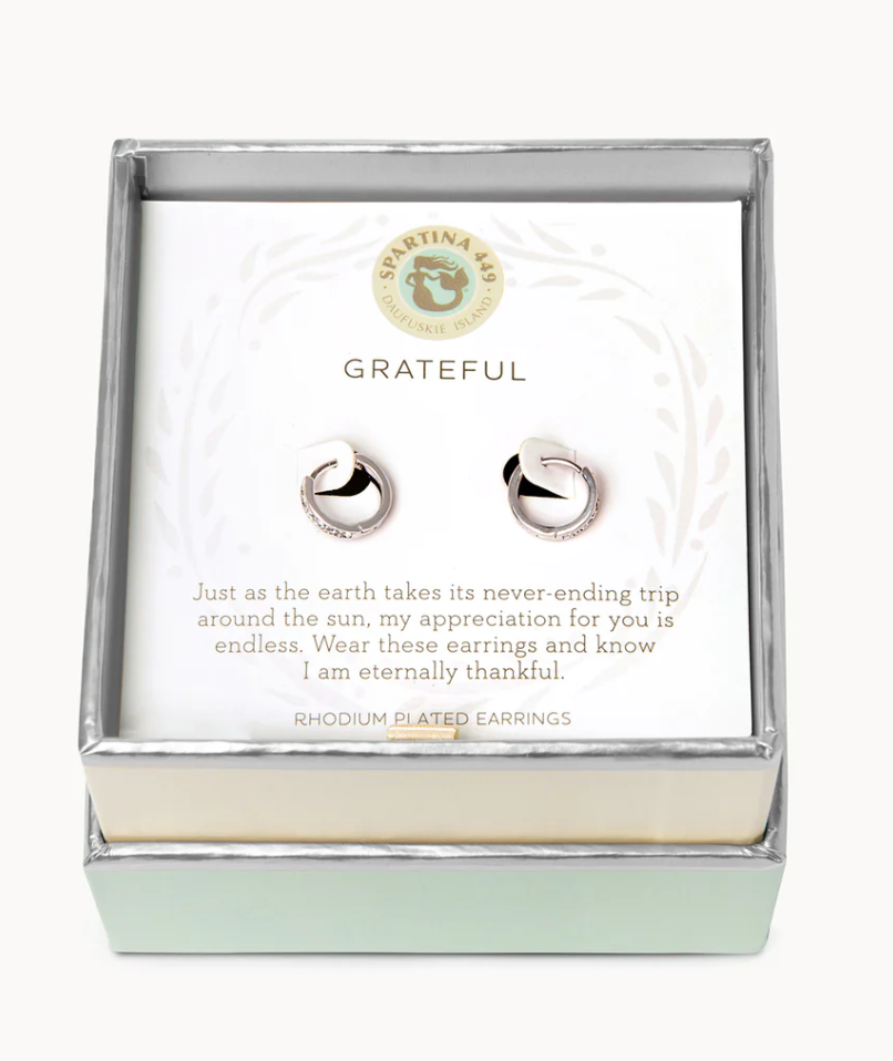Newbury Place | Southbury, CT | Sea La Vie Grateful Silver Earrings